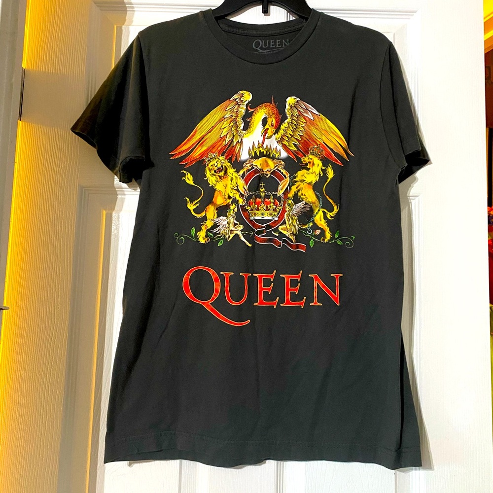 Grey Graphic Tee Band Shirt EUC